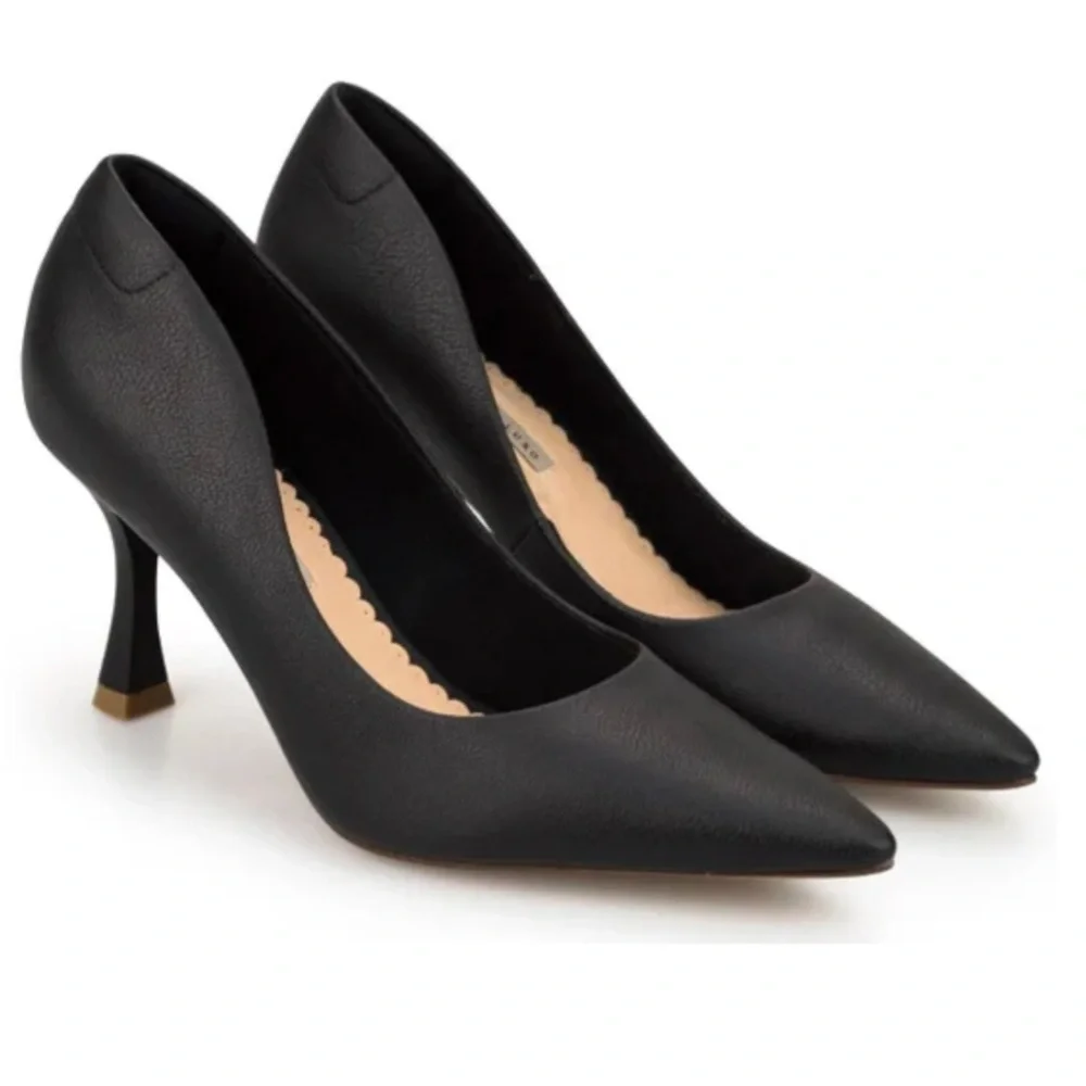 New Black leather pointed toe heels pumps size 6 preppy party wedding comfort